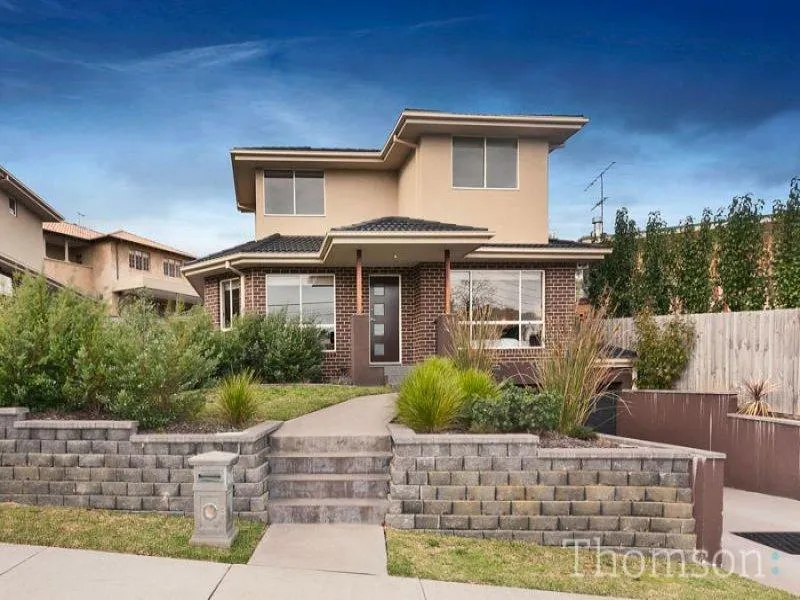 Lovely 4 Bedroom Home - Walk to Salesian College