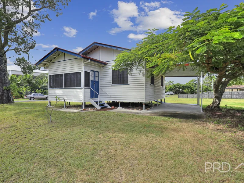 ORIGINAL 1920'S TWIN GABLE QUEENSLANDER - EXCELLENT TORQUAY LOCATION - 2 STREETS TO BEACH - 2 BEDROOMS - 1 BATHROOM - LEVEL 761m2 BLOCK