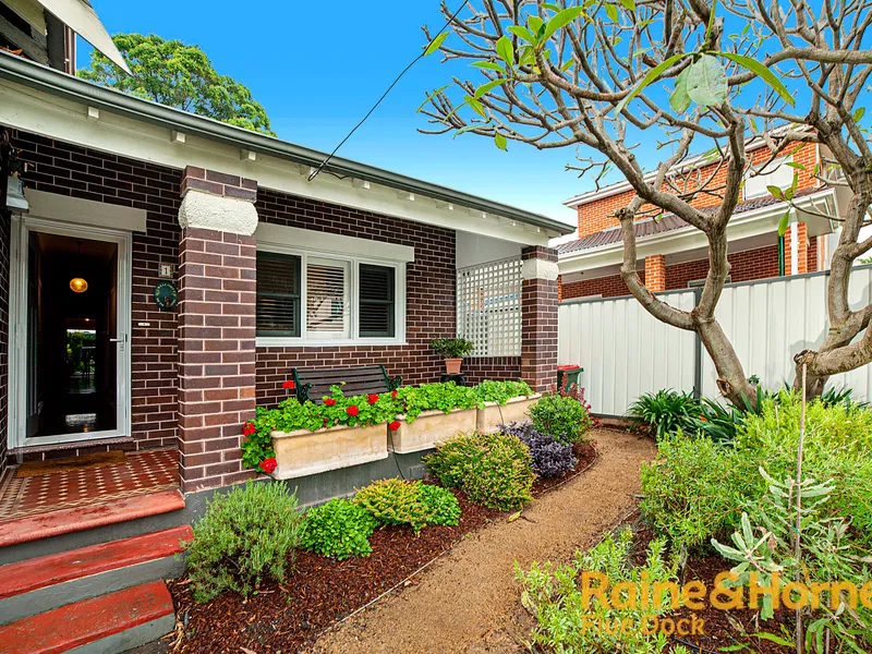 Spacious Character semi with modern edge