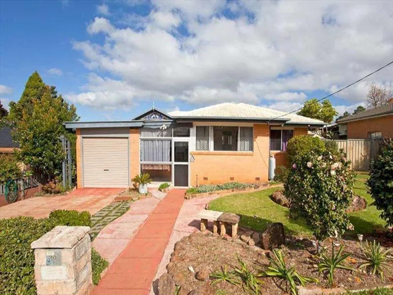 4 bedroom family home with powered double shed with side access!