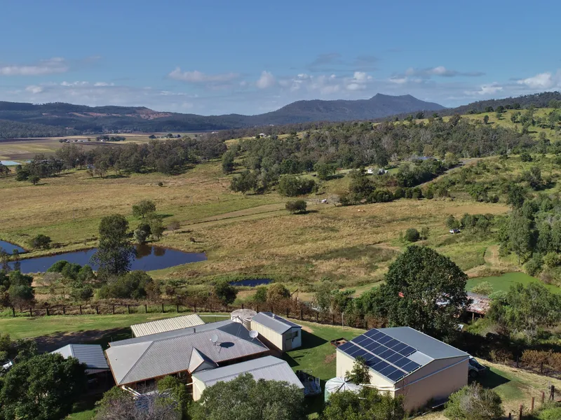 Valley Views on 46.7Acres / OFI Sat 25th 10am