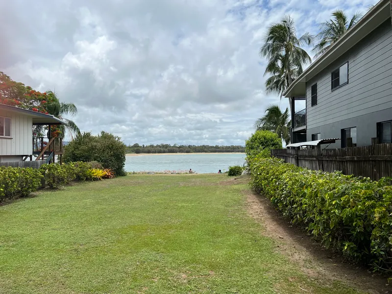 PARTLY FURNISHED – BEACHSIDE UNIT