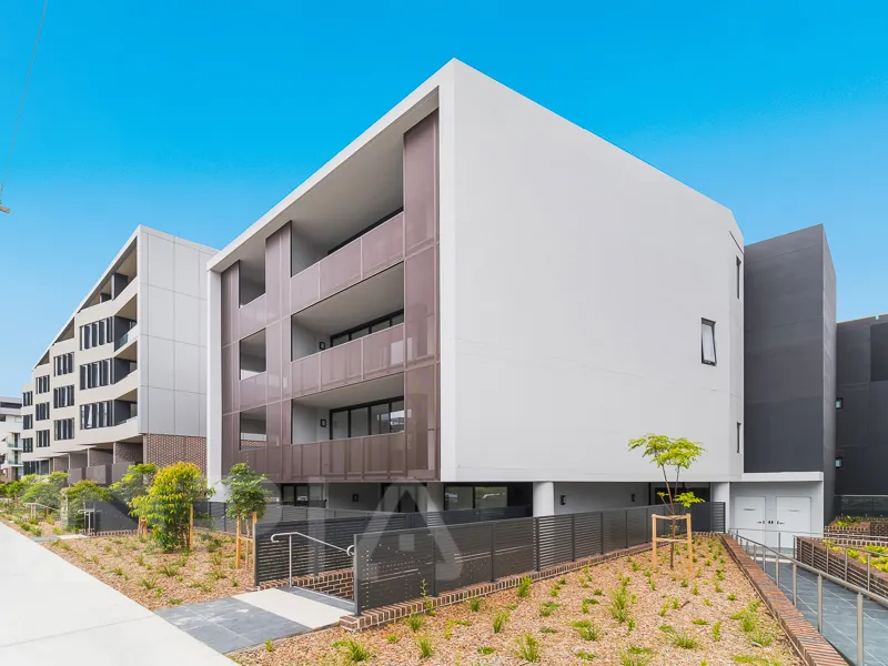 Spacious Apartments with Study and Large Courtyard For Lease Now !!!