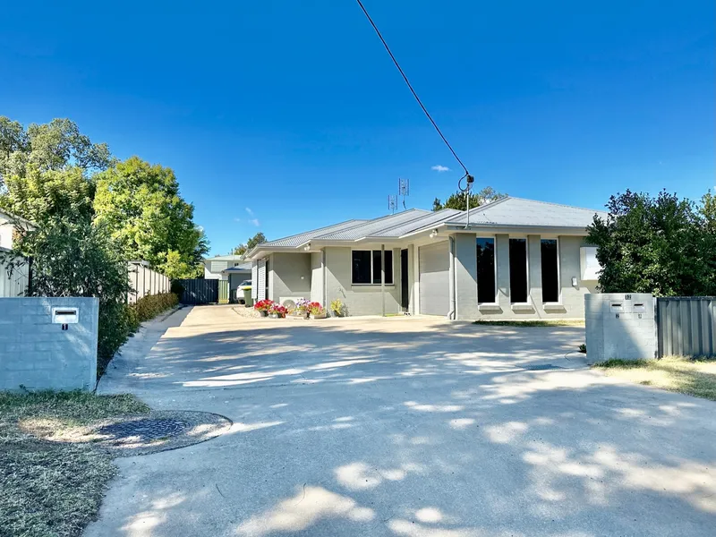 LEAFY OUTLOOK + PRIVACY