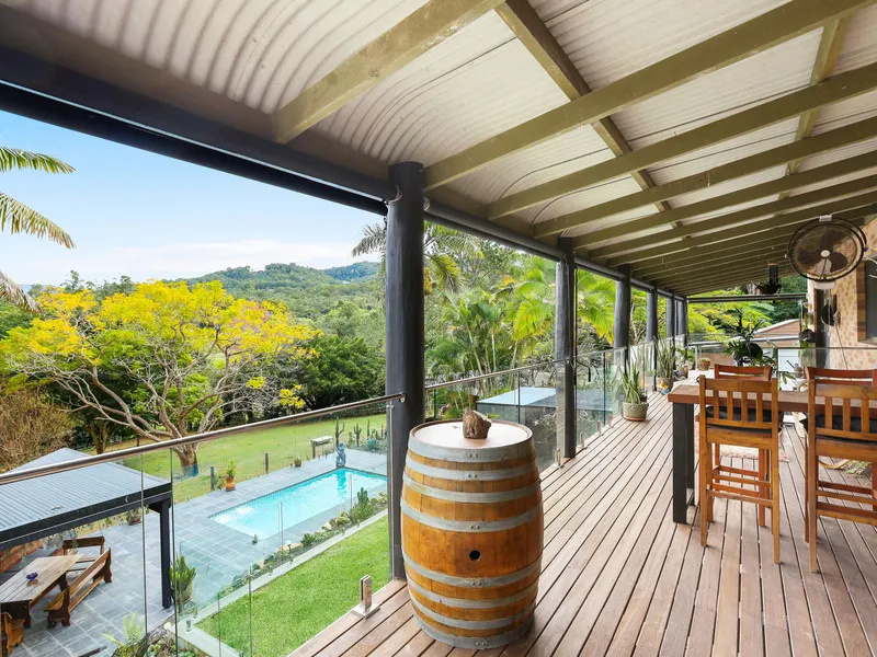 A Freshly Updated Multi-living Mudgeeraba Horse Property