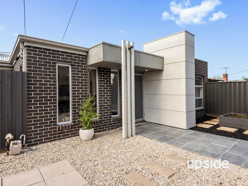 Stylish Like-New Townhouse