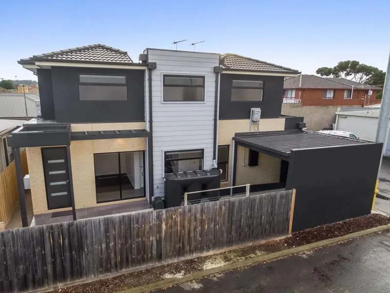 Double storey 2 bedroom townhouse in Bell Park!