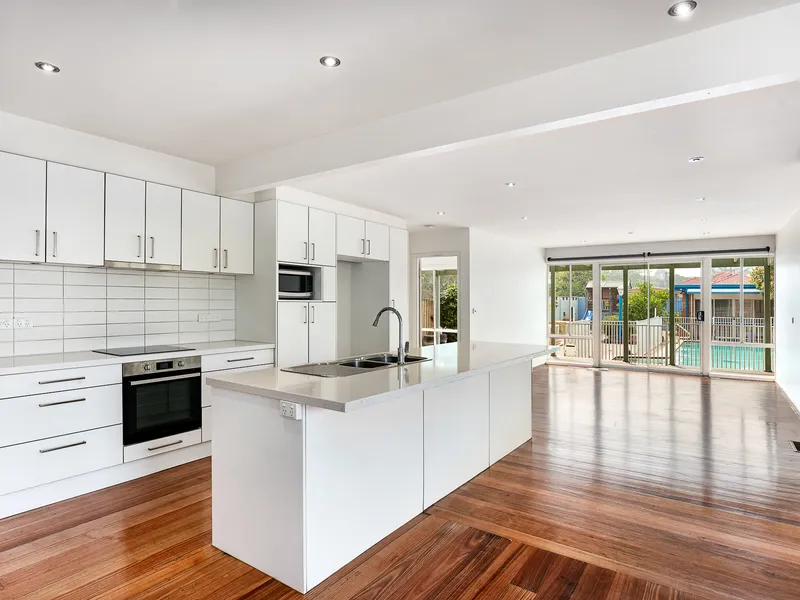 FOUR BED FAMILY HOME WITH POOL, HOME OFFICE/STUDIO & SELF CONTAINED GUEST STUDIO