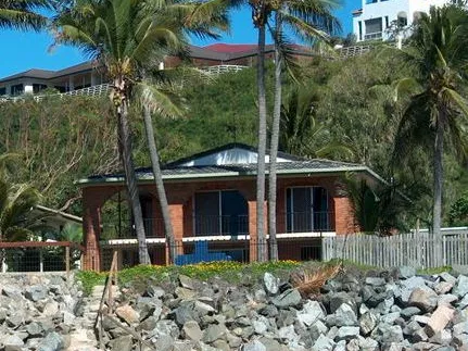 LUXURY LIVING BY THE SEA