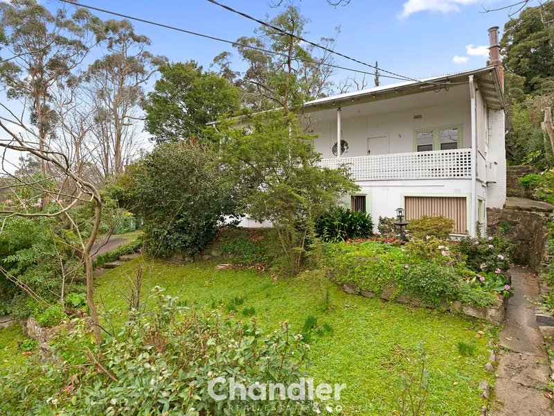 Quiet Court with Views
