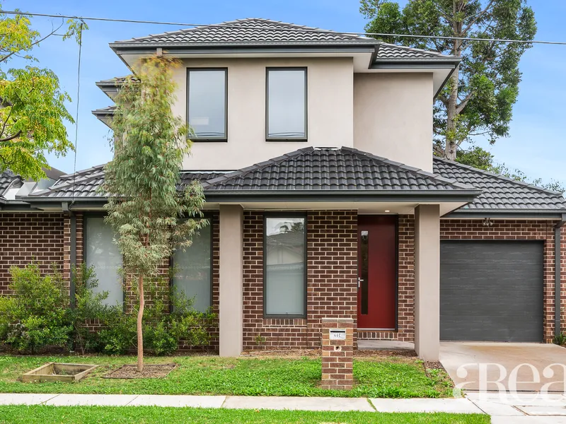 Furnished Townhouse with Perfect Location