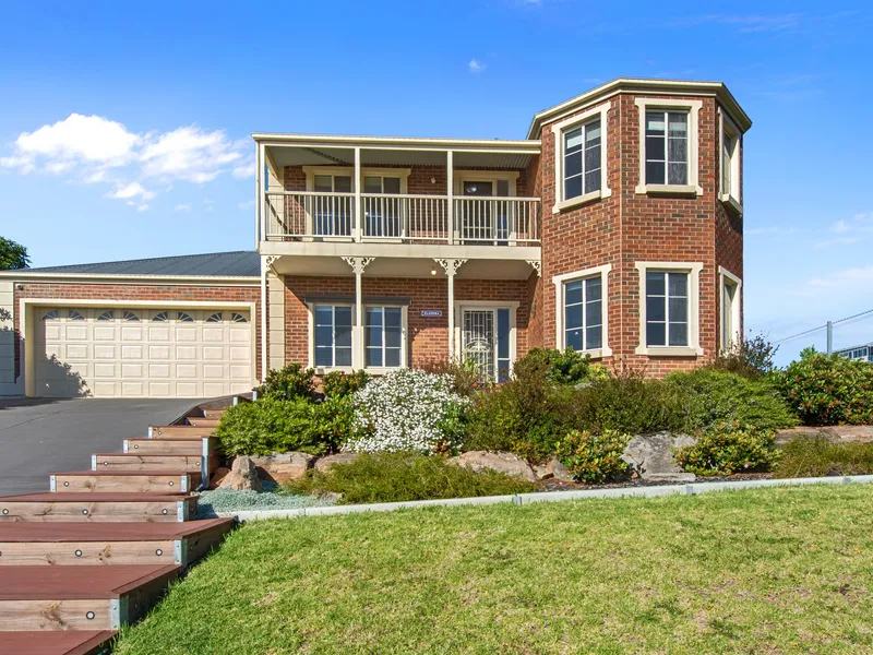 SEA & COASTAL VIEWS AS FAR AS THE EYE CAN SEE