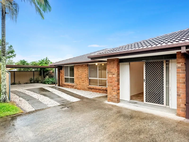 3 bedroom Villa - 1 of 4 on a 1444m2 block