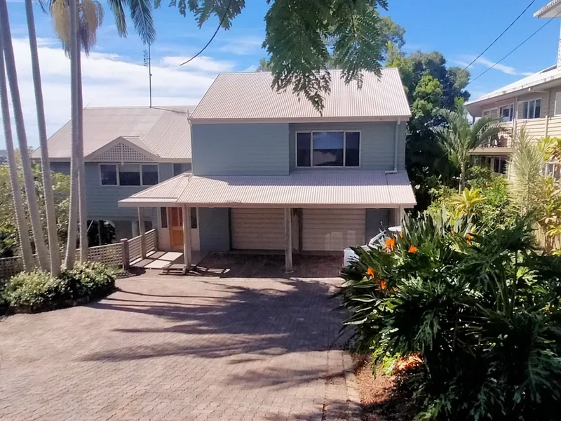 Spacious Family Home with Fabulous Views!