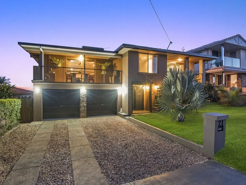 Large Family Home With Great Swimming Pool