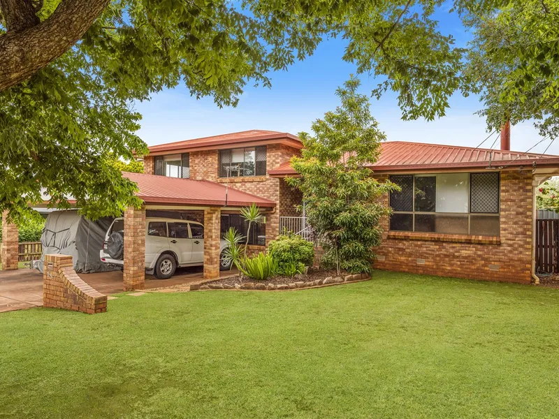 Family Home in Enviable Location!