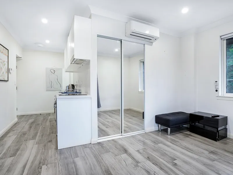 Modern well appointed Studio apartment! 