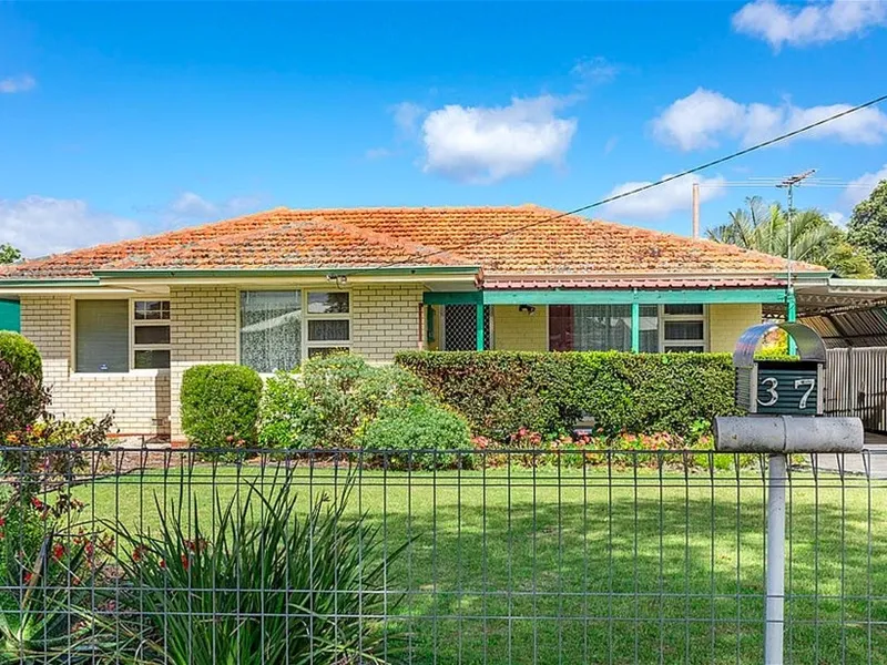 NEAT AND COZY CHARACTER HOME LOCATED IN A CUL DE SAC