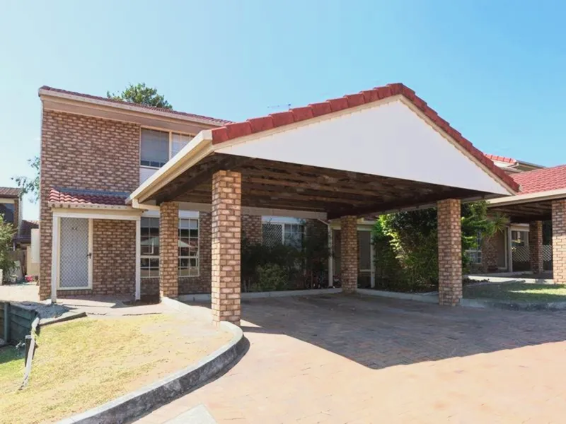 Modern air conditioned townhouse | pool.