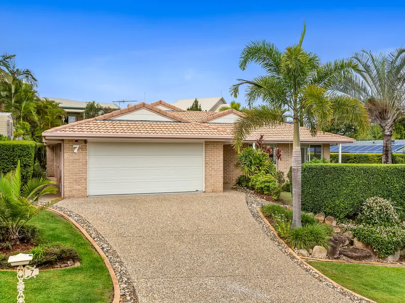 PERFECT SINGLE LEVEL LIVING WITH MODERN UPGRADES