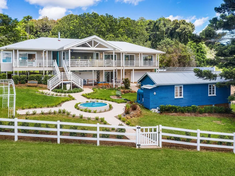 Magnificent Hamptons Style Dream Home – Paradise Awaits You