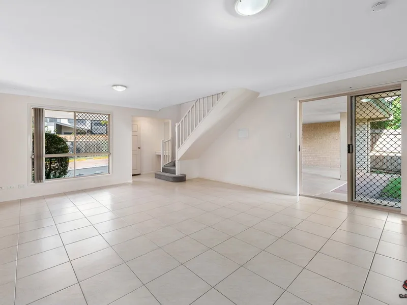 FABULOUS TOWNHOUSE IN GREAT LOCATION ! !