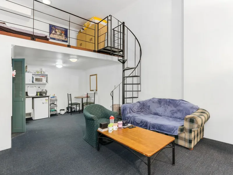 INVESTMENT OPPORTUNITY KNOCKS!!!! PERFECTLY LOCATED STUDENT ACCOMMODATION!!!