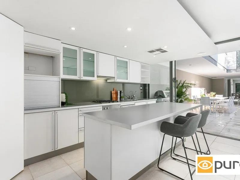 EXECUTIVE HOME IN SHENTON PARK