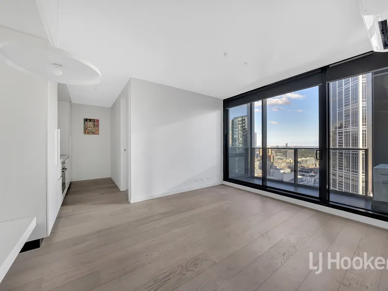 Lovely 2 Bedroom Apartment for lease! Nice view!