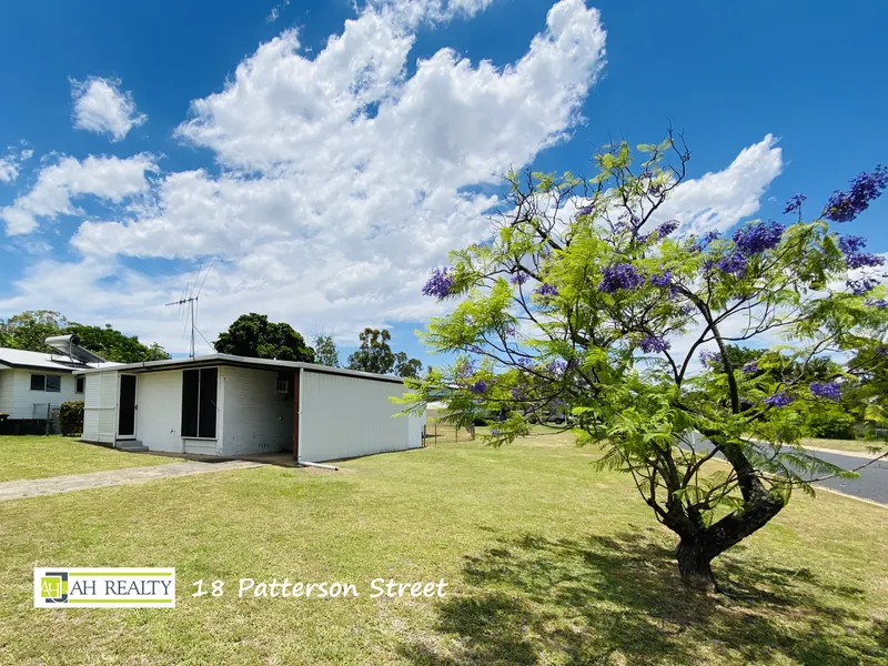 NICLEY RENOVATED 3 BEDROOM HOME WITH MODERN KITCHEN & TIMBER FLOORS! OPTION TO BE FURNISHED.