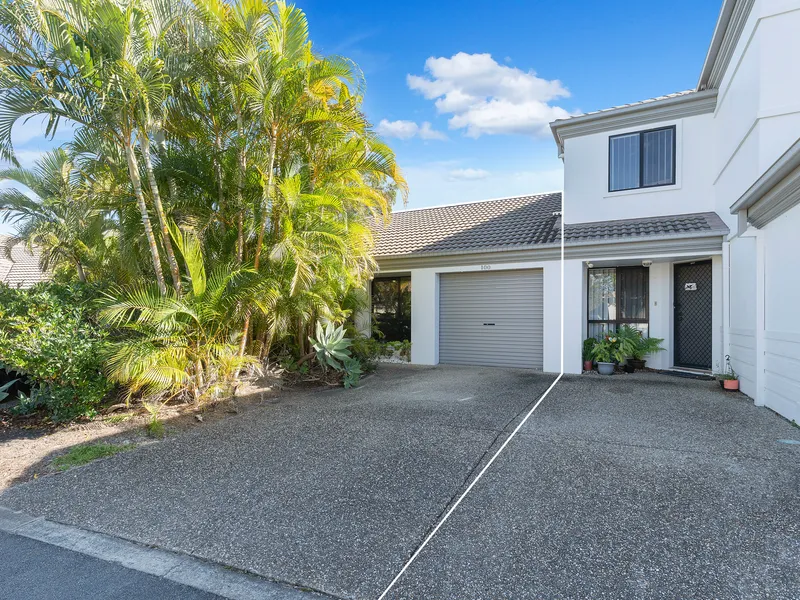 RARE SINGLE LEVEL VILLA