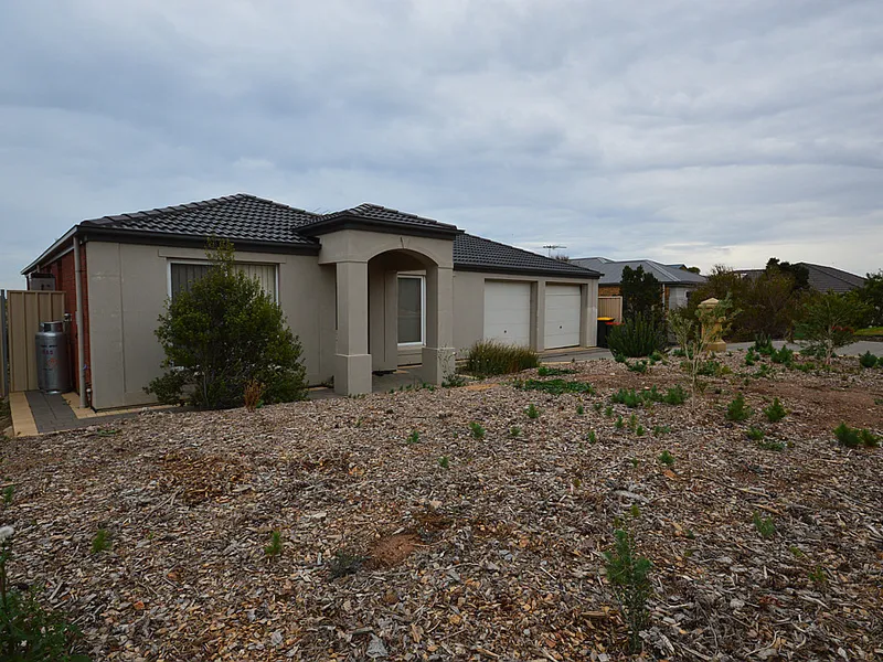 This 4 bedroom home on a large low maintenance block is sure to impress!