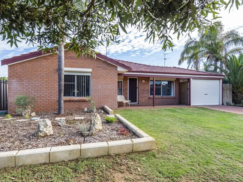 Detached duplex home close to park and oval on 514m2