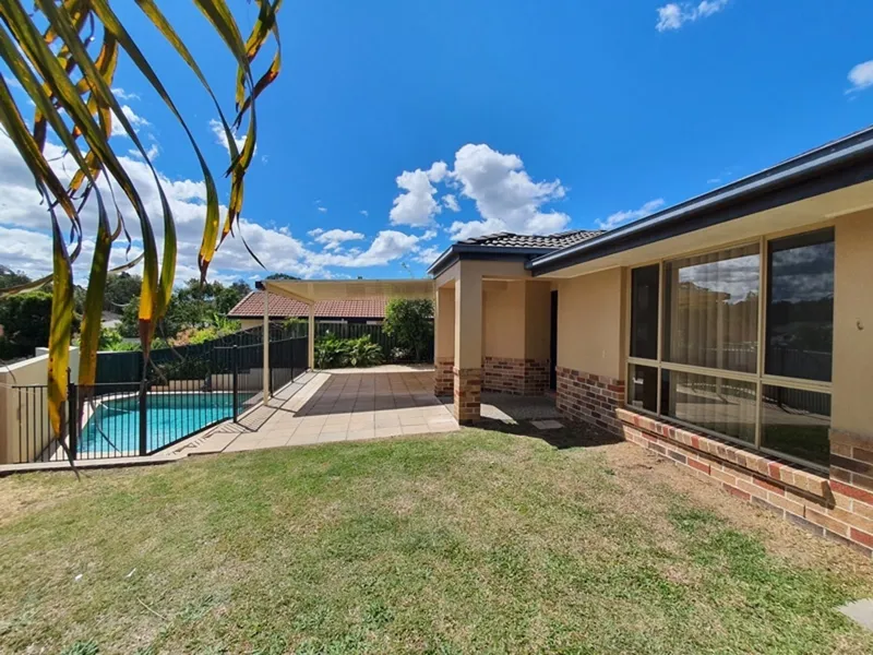 4 bedroom family home with an in ground pool!