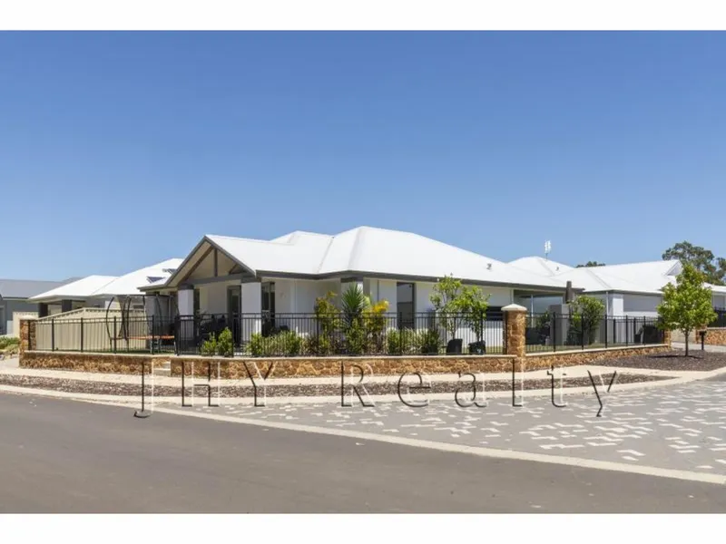 SPACIOUS 4x2 HOME IN THE ISLANDS