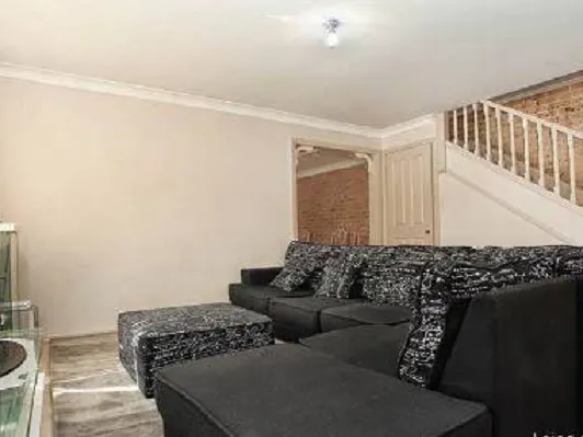 DUPLEX – 3 BED - SMALL YARD - CONVENIENT LOCATION