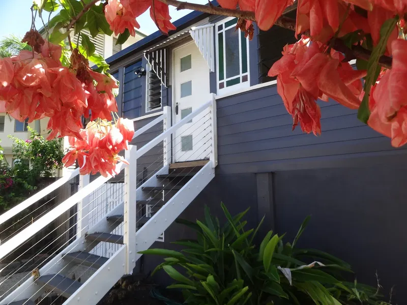 Beautiful Lady in Waiting