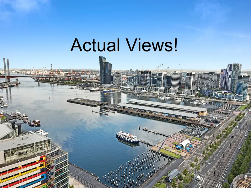 IN THE HEART OF DOCKLANDS! Views! Views! Views!