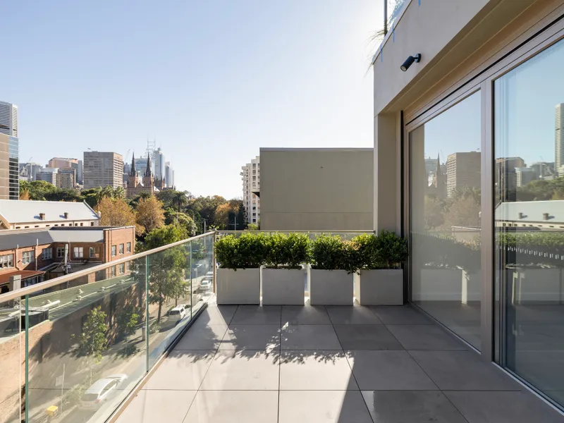 Penthouse with panoramic views of Sydney CBD