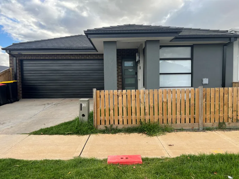 Splendid 4Br Family Home in Rockbank!