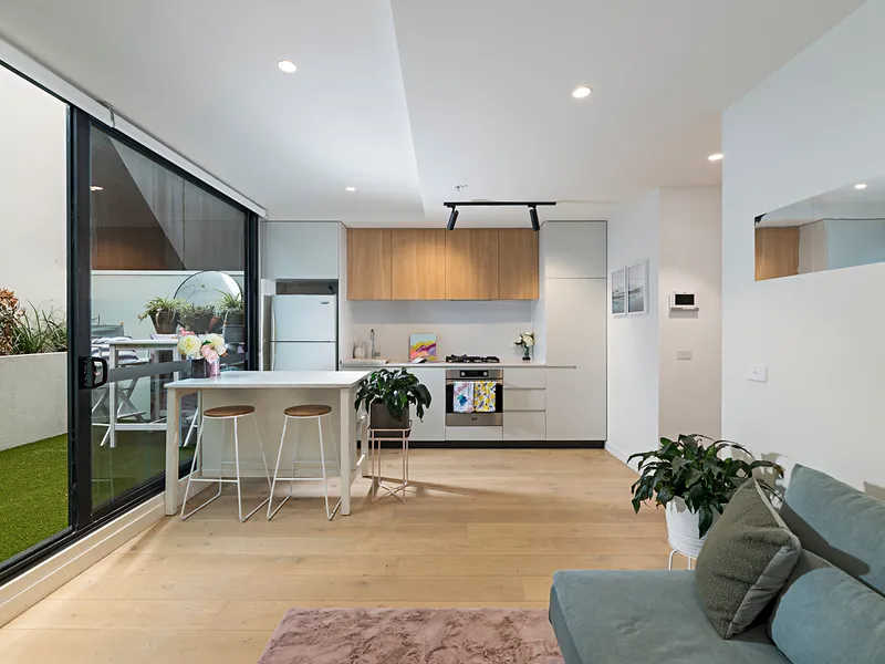 Stylish first floor apartment in a fantastic northside location