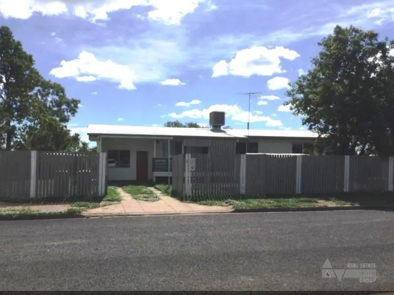 HOME WITH OFFICE / SPARE ROOM