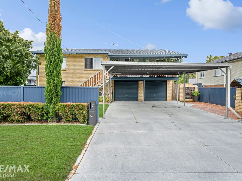 READY, SET, GO...Fabulous Family Entertainer - Pool & Room for Caravan/Boat