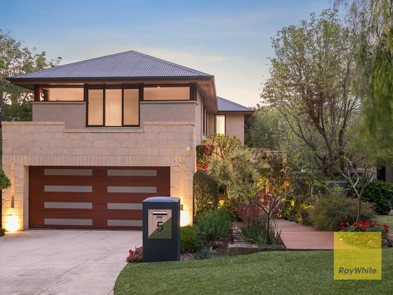 STUNNING COTTESLOE HOME IN PREMIUM LOCATION