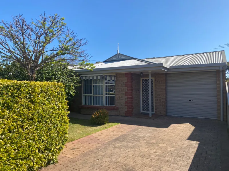 3 Bedroom Courtyard Home - West of Brighton Road Location