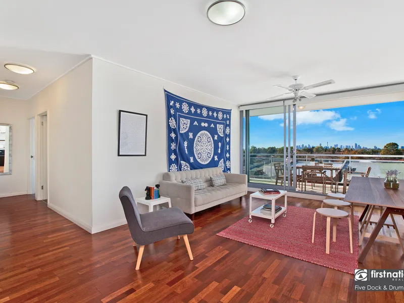 Designer Living with a Cityscape Backdrop and Fabulous Convenience