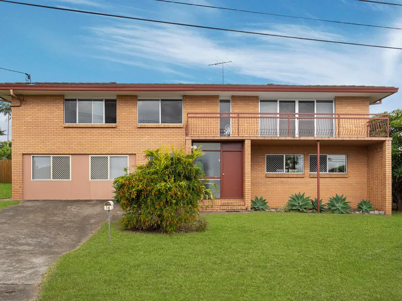 SUPERBLY POSITIONED DOUBLE BRICK HOME WITH DUAL LIVING - WALKING DISTANCE TO SHOPS, SCHOOLS & TRANSPORT