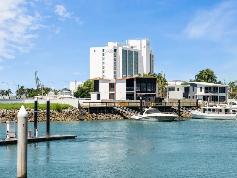 ABSOLUTE WATERFRONT EXCLUSIVE BLOCK IN DRESS CIRCLE LOCATION WITH MARINA BERTH.