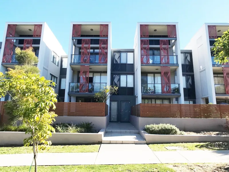 MODERN 2 BEDROOM UNIT CLOSE TO STATION , LIBRARY AND SHOP