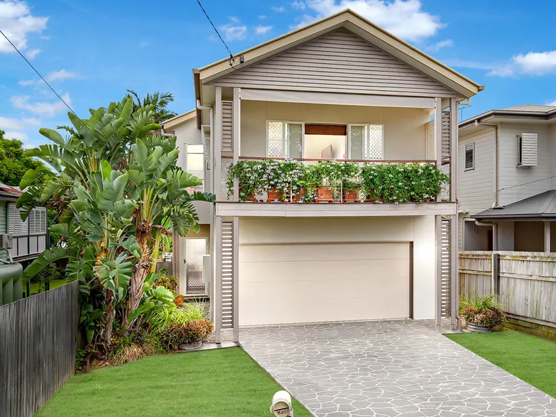 Family Friendly Entertainer in a Fantastic Location!